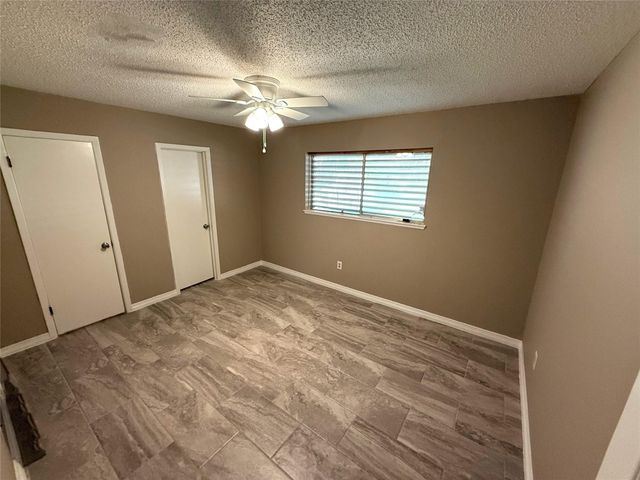 2320 14th Avenue N, Texas City, TX 77590