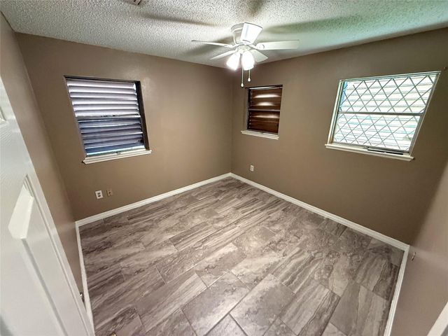 2320 14th Avenue N, Texas City, TX 77590