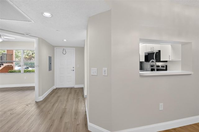 701 SW 142nd Avenue 113S, Pembroke Pines, FL 33027