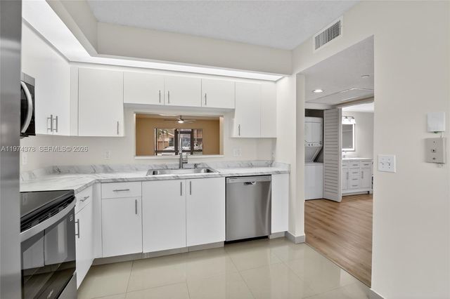 701 SW 142nd Avenue 113S, Pembroke Pines, FL 33027
