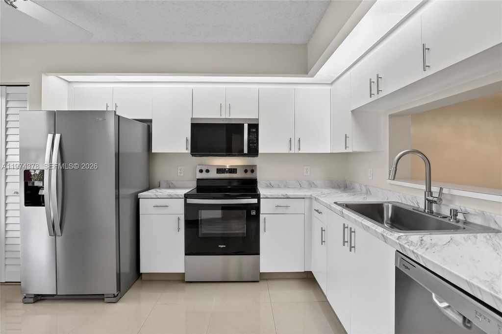 701 SW 142nd Avenue 113S, Pembroke Pines, FL 33027