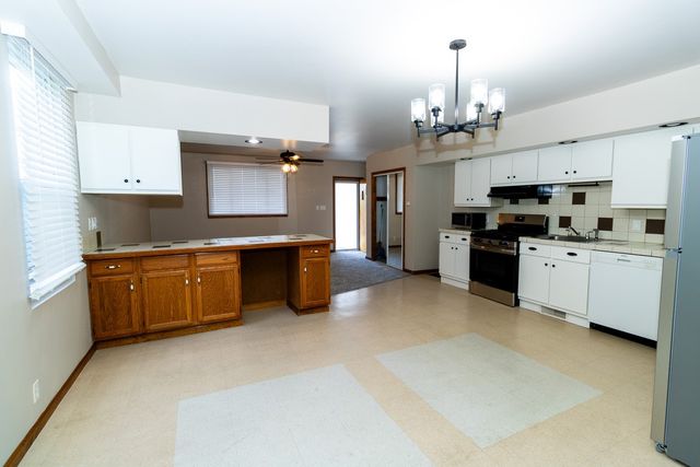 553 Foundry St, Shaler, PA 15215