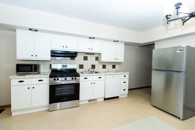 553 Foundry St, Shaler, PA 15215