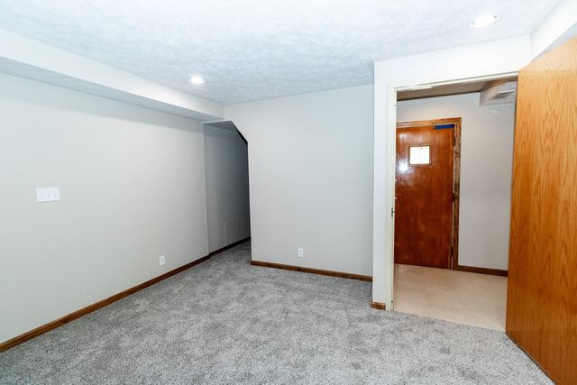 553 Foundry St, Shaler, PA 15215