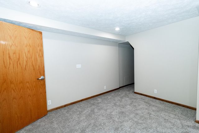 553 Foundry St, Shaler, PA 15215