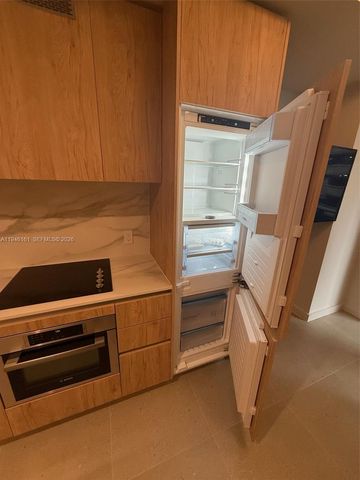 11 NE 6th 706, Miami, FL 33132