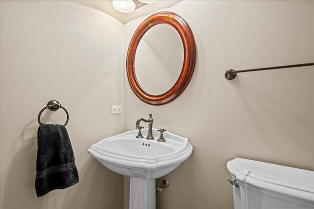 738 Lyster Road, Highwood, IL 60040