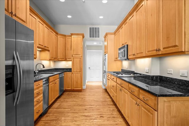 738 Lyster Road, Highwood, IL 60040