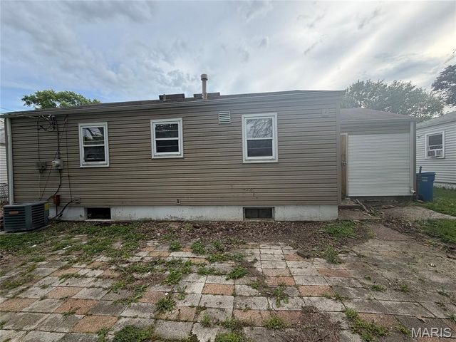 843 Loekes Drive, Florissant, MO 63031