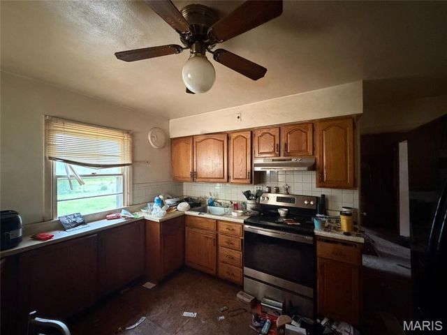 843 Loekes Drive, Florissant, MO 63031