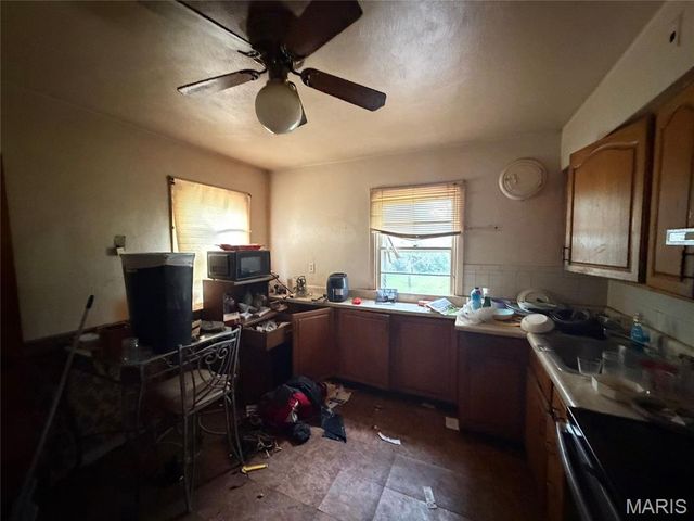 843 Loekes Drive, Florissant, MO 63031