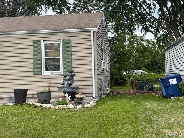 843 Loekes Drive, Florissant, MO 63031