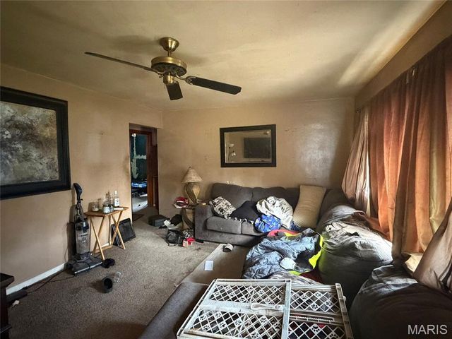 843 Loekes Drive, Florissant, MO 63031