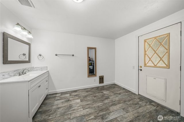 19109 57th Street E, Lake Tapps, WA 98391
