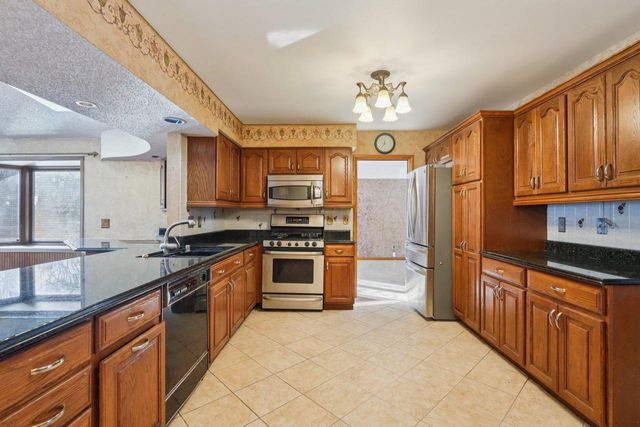 1717 Wicklow Way, Madison, WI 53711