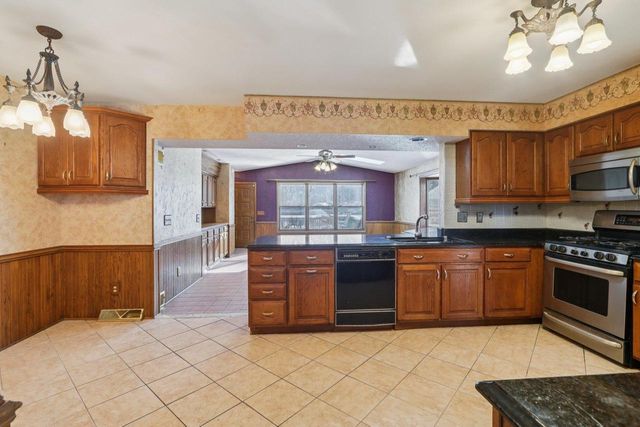 1717 Wicklow Way, Madison, WI 53711