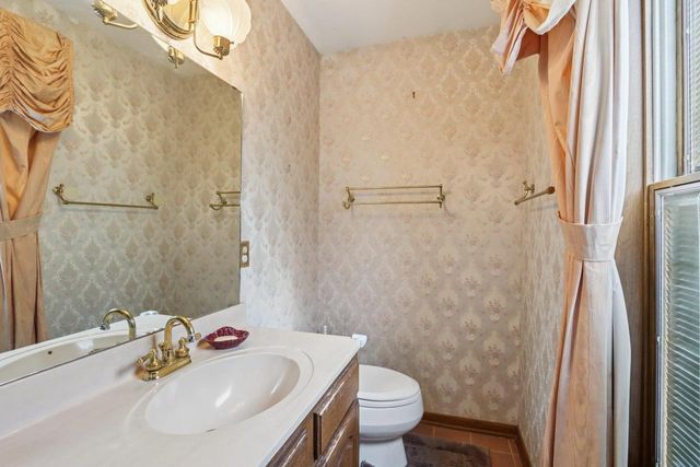 1717 Wicklow Way, Madison, WI 53711