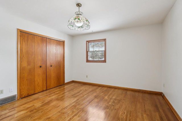 1717 Wicklow Way, Madison, WI 53711