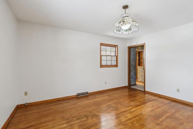 1717 Wicklow Way, Madison, WI 53711