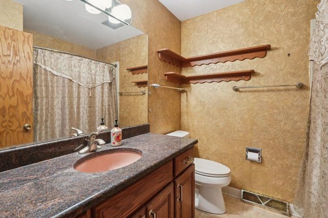 1717 Wicklow Way, Madison, WI 53711