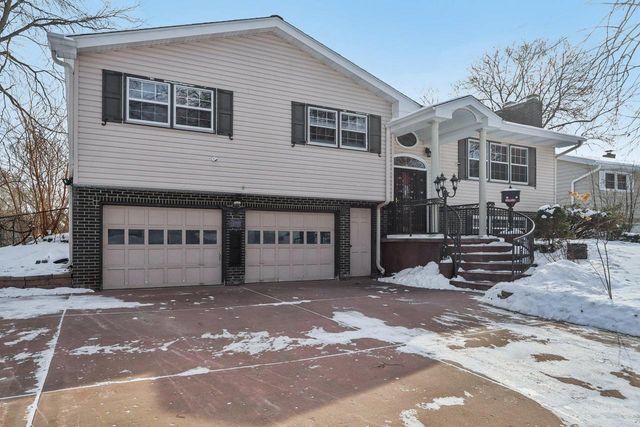 1717 Wicklow Way, Madison, WI 53711