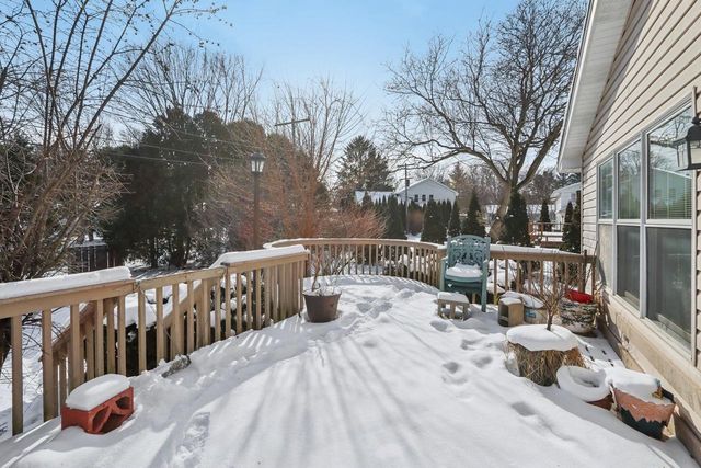 1717 Wicklow Way, Madison, WI 53711