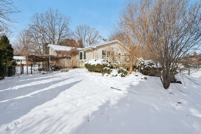1717 Wicklow Way, Madison, WI 53711