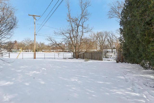 1717 Wicklow Way, Madison, WI 53711