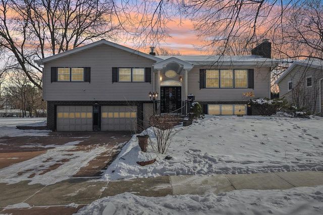 1717 Wicklow Way, Madison, WI 53711