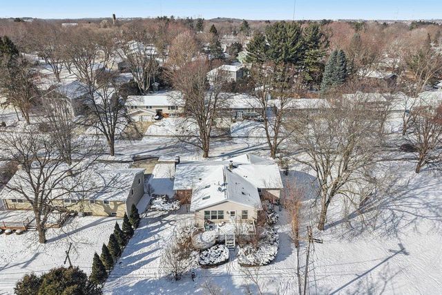 1717 Wicklow Way, Madison, WI 53711