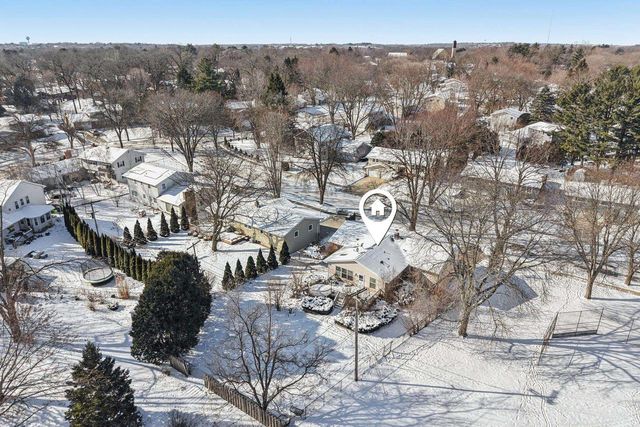 1717 Wicklow Way, Madison, WI 53711