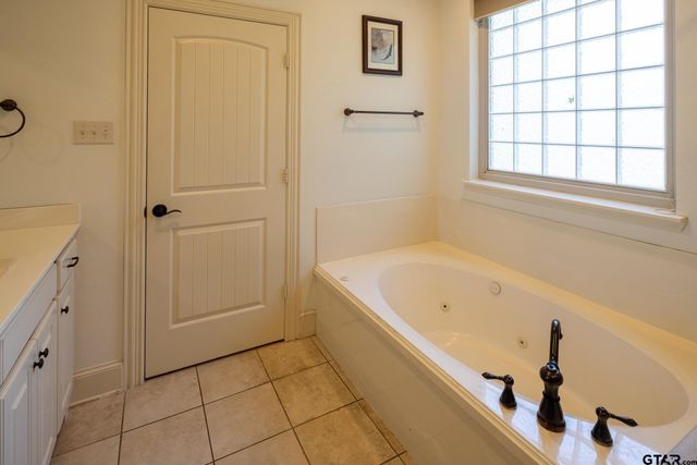 14222 Pinebrook, Tyler, TX 75703