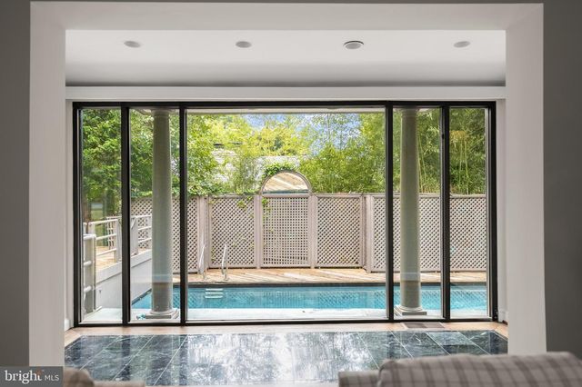 2800 FOXHALL RD NW, Washington, DC 20007