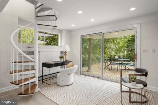 2800 FOXHALL RD NW, Washington, DC 20007