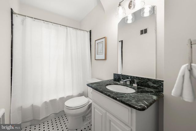 2800 FOXHALL RD NW, Washington, DC 20007