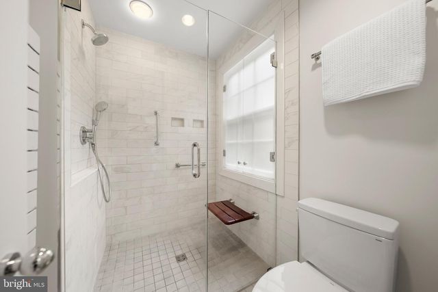 2800 FOXHALL RD NW, Washington, DC 20007