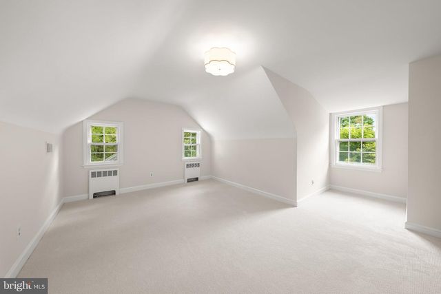 2800 FOXHALL RD NW, Washington, DC 20007