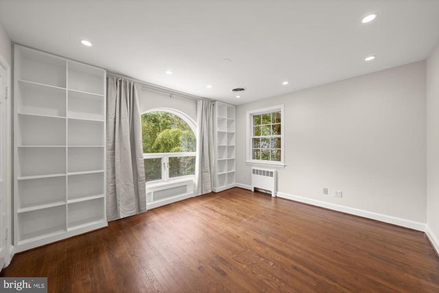 2800 FOXHALL RD NW, Washington, DC 20007