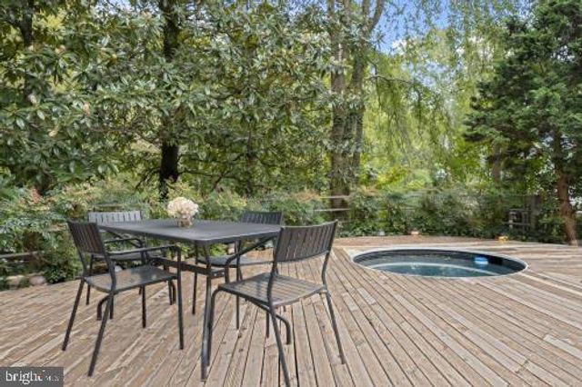 2800 FOXHALL RD NW, Washington, DC 20007