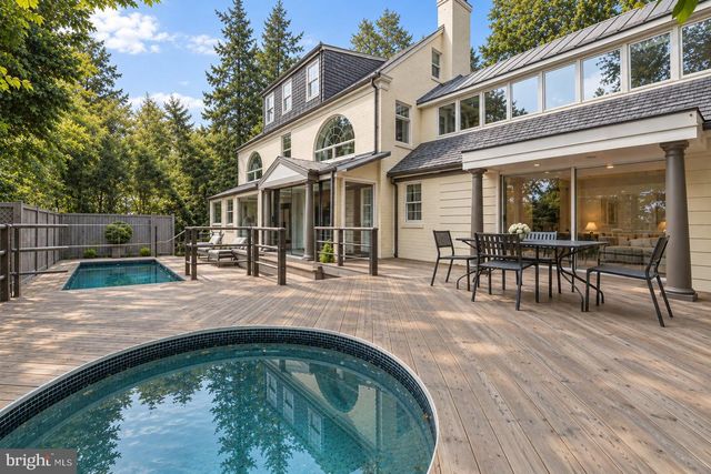 2800 FOXHALL RD NW, Washington, DC 20007