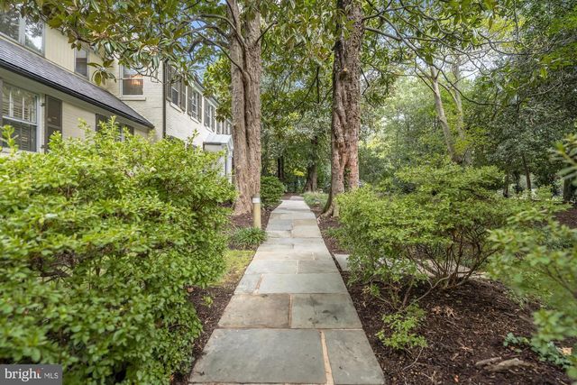 2800 FOXHALL RD NW, Washington, DC 20007
