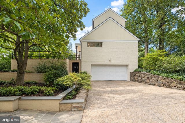 2800 FOXHALL RD NW, Washington, DC 20007