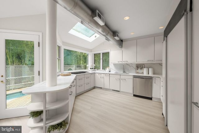 2800 FOXHALL RD NW, Washington, DC 20007