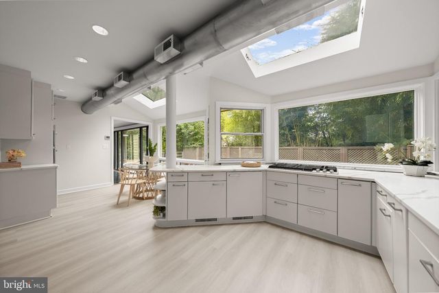 2800 FOXHALL RD NW, Washington, DC 20007
