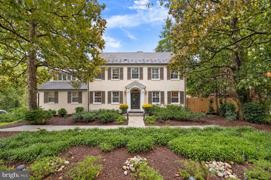2800 FOXHALL RD NW, Washington, DC 20007