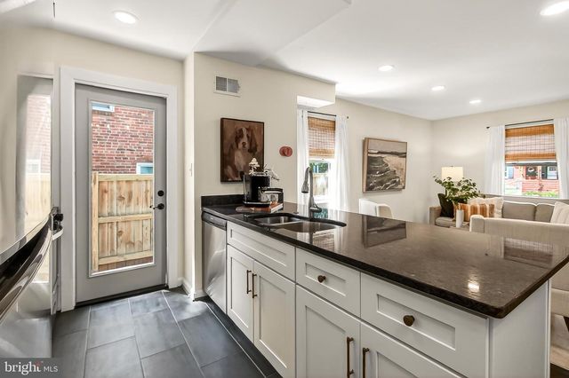 3234 9TH ST S, Arlington, VA 22204