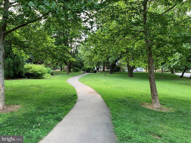 3234 9TH ST S, Arlington, VA 22204