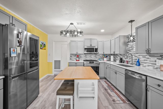 1500 W Garza Street, Slaton, TX 79364