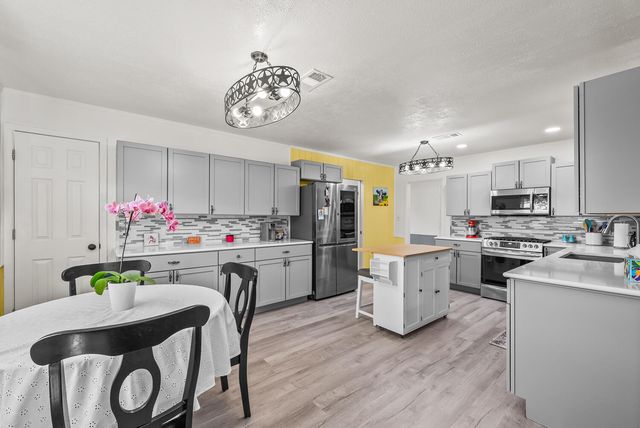 1500 W Garza Street, Slaton, TX 79364