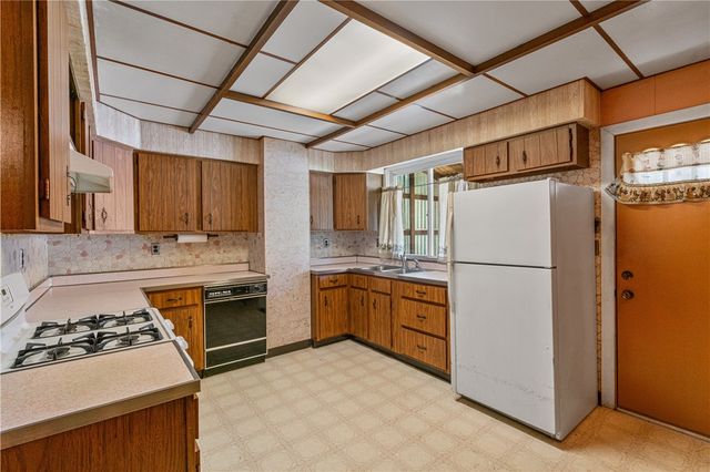 72 Frazier Ave, Mckees Rocks, PA 15136